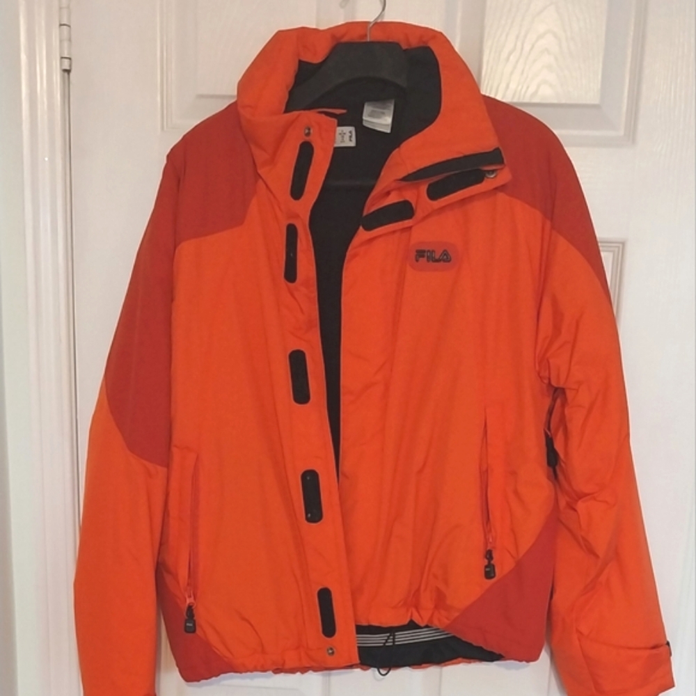 Fila Vintage Unisex  winter  jacket with zipper and velcro at the front closure.